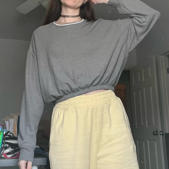 🎶 Grey Waffle Knit Long Sleeve - Picture 1 of 5